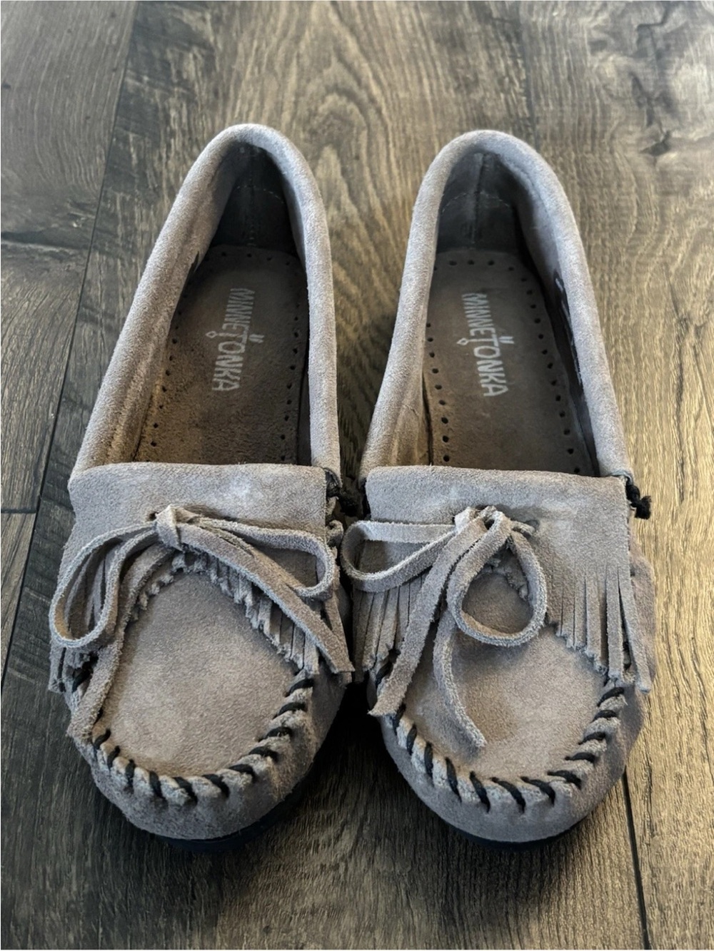 Minnetonka Kilty Gray Leather Suede Fringe Bow Moccasins NWOT Size 7